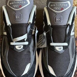 New Balance Men's 990v6 Black and Gray Sneakers